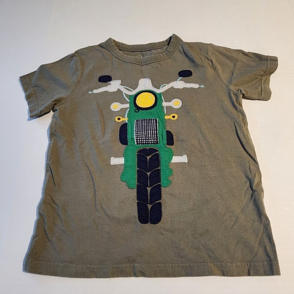 Mini Boden size 4 - 5 boy  Bike applique t shirt  short sleeve army green